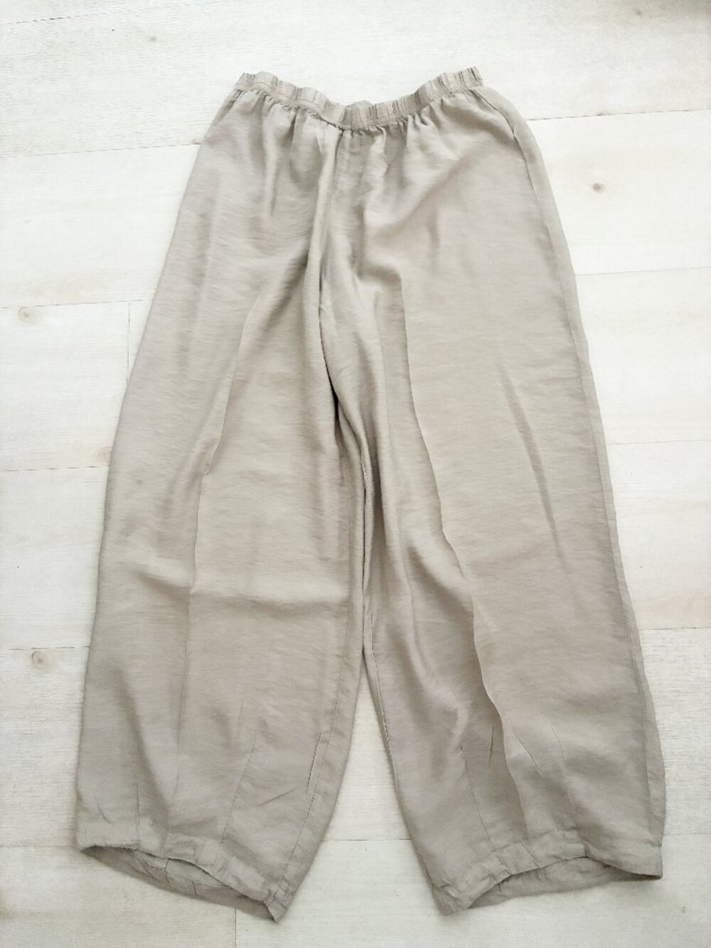 Cut Loose Rayon Parachute Lantern Cropped Pants Beige Slouchy Darted Size Medium